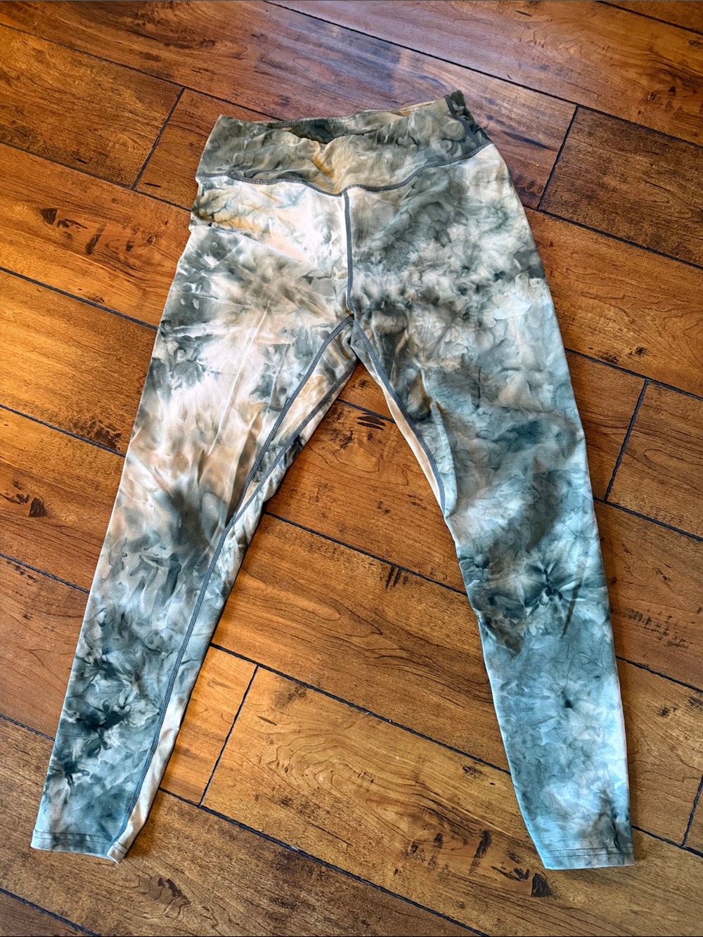 Tie-Dye High-Waist Leggings in Sage & Cream